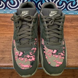 Nike Air Max 90 C Digi Camo Men’s Size 10 Cargo Khaki Pink Olive LIKE NEW